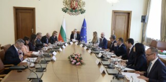 Примирие на световната сцена сваля цените: кабинетът вижда шанс за стабилност