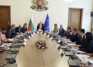 Примирие на световната сцена сваля цените: кабинетът вижда шанс за стабилност