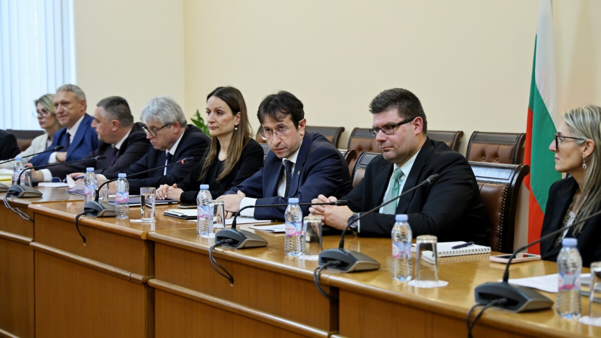 Транспортният сектор е ключов за икономиката и затова голяма част