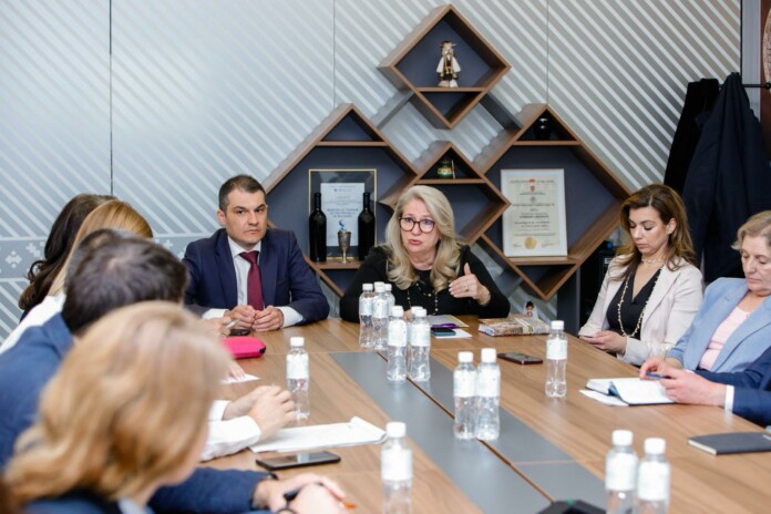 Министър Ирена Георгиева