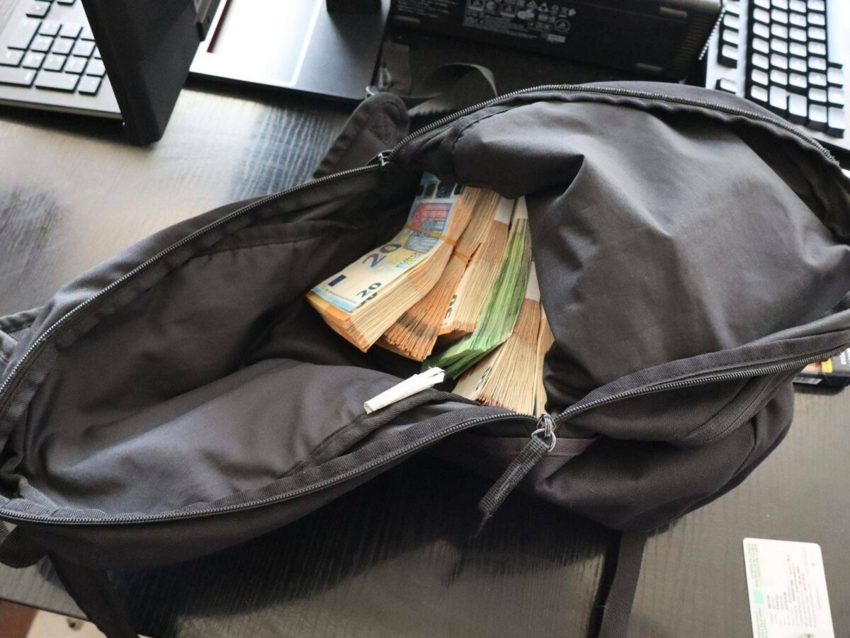 Полицията в Пловдив е задържала двама мъже при специализирана операция