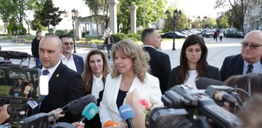 Илияна Йотова