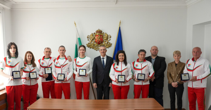 Министър Илиев награди медалистите от Европейското първенство по стрелба с лък