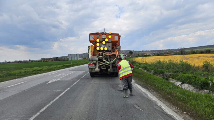 Изкърпването на асфалта