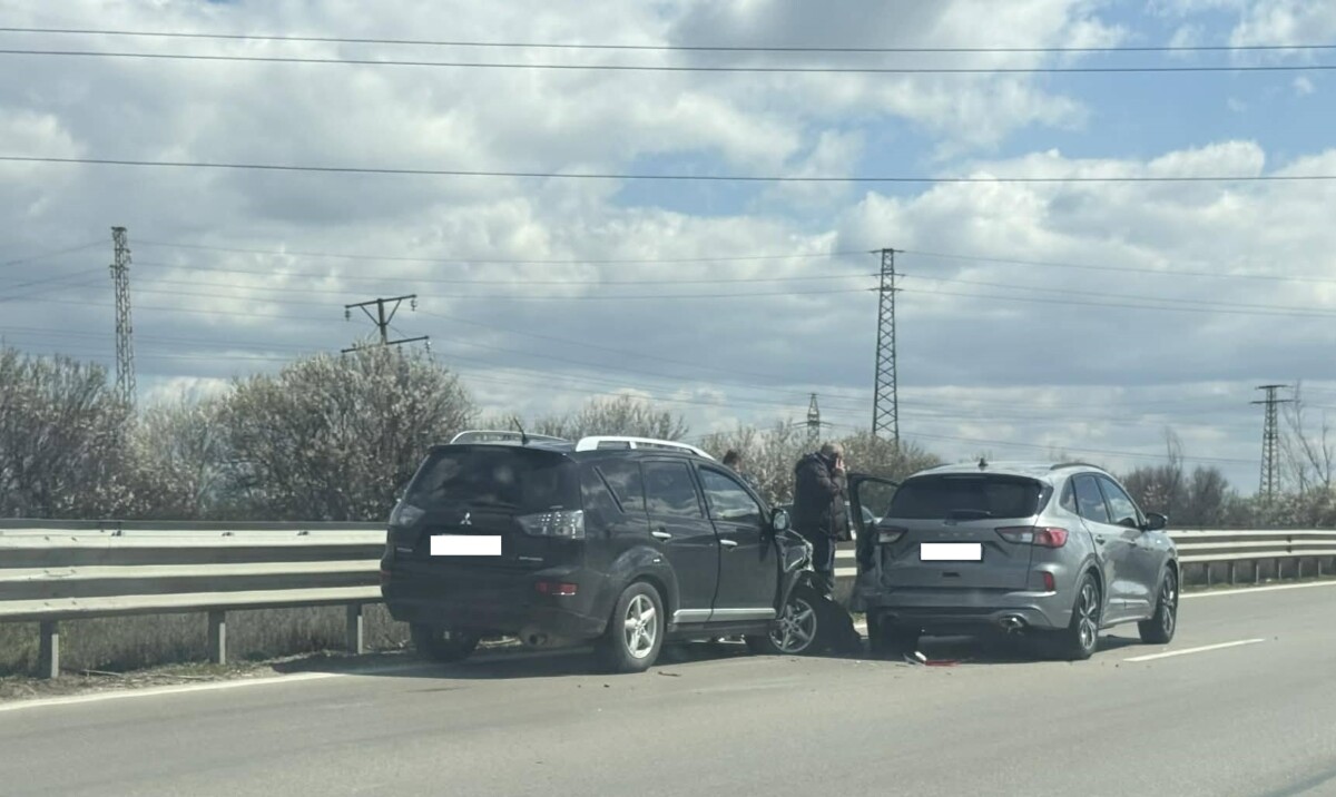 Ограничения за тежкотоварни камиони
Временно ще бъде ограничено движението на тежкотоварни