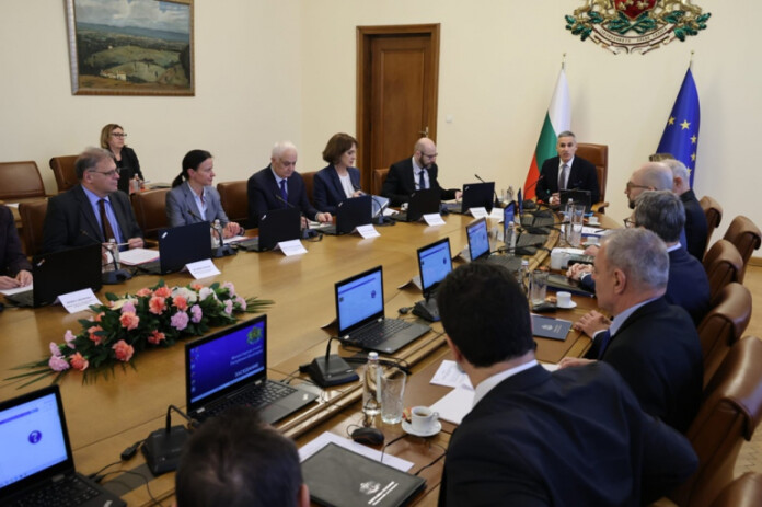 Правителството срещу подмяната на вота