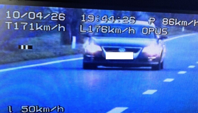 Шофьорка лети със 176 км/час, за да не й загорят козунаците Шофьорка лети със 176 км/час, за да не й загорят козунаците