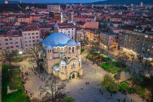 София обнови художественото осветление на емблематични храмове в навечерието на Великден 1 Новото осветление около храмовете в София