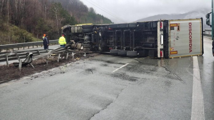 Обърнат тир