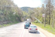 Тапа от автомобили след катастрофата