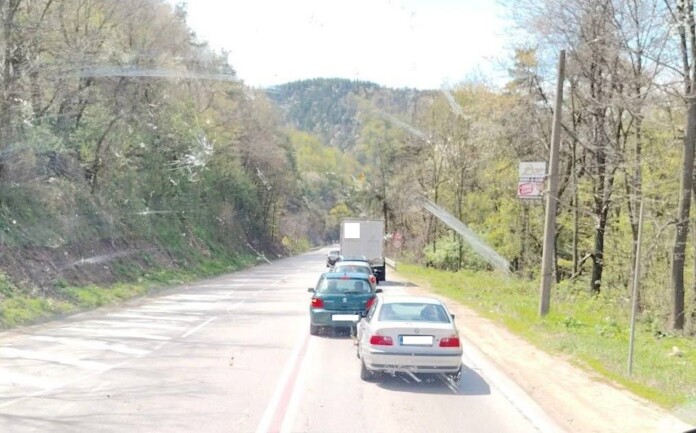 Тапа от автомобили след катастрофата