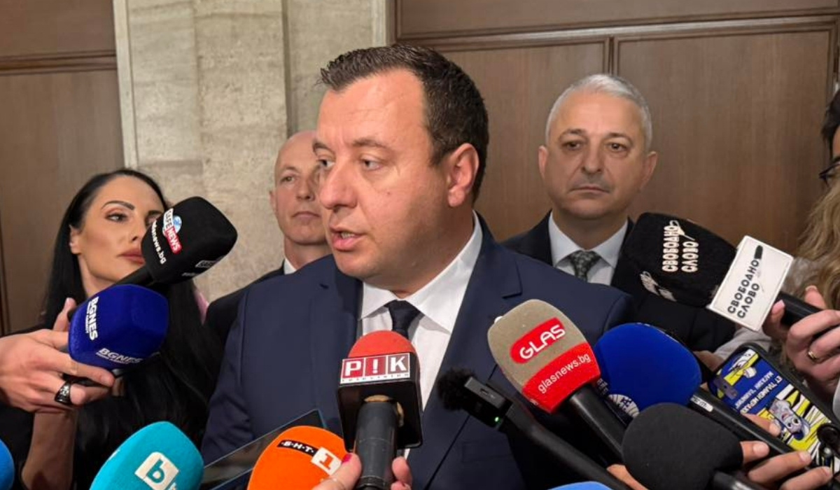 Веднага след старта на 52 ото Народно събрание внесе първите законодателни