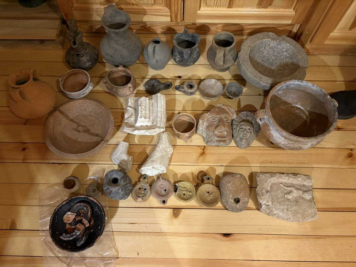 Множество предмети с вид на културно исторически ценности са намерени и