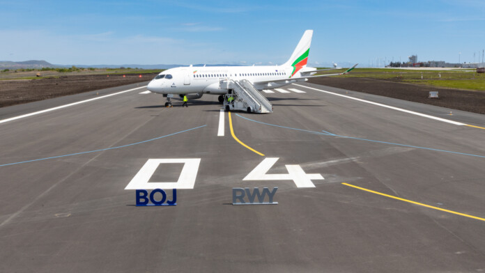 Реновирана самолетна писта Бургас