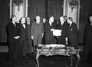 Подписването на Договора от Париж