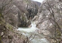 Една разходка, три вълшебни места: Синия вир, Медвен и Жеравна – преживяване, което остава Синия вир