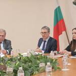 Бизнесът настоява за намаляване на прага за компенсации заради високите цени на тока Срещата