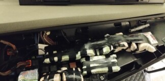 Над 100 000 недекларирани евро, във въздуховода на арматурното табло на камион