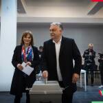Виктор Орбан гласува