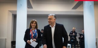 Виктор Орбан гласува