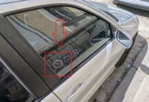 Коли Автомобил, в който има полицейска палка