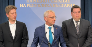 Денков: „Дори Борисов и Пеевски не са правили подобно нещо“ (ВИДЕО) 1 Брифингът на ПП
