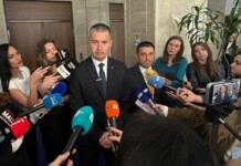 “Възраждане” събра подписите за референдуми в Средец и Симеоновград за бежанските лагери Брифингът в НС