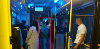 Детето, продаващо билети в Бургас