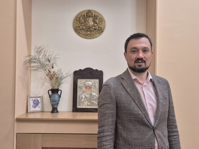 Добромир Гюлев Добромир Гюлев