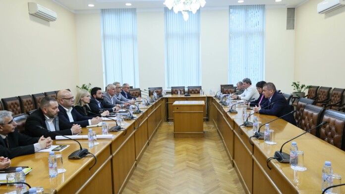 Министър Георги Пеев изиска подробни доклади за безопасността в жп транспорта