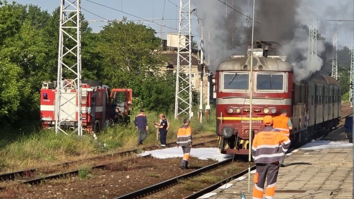 Запали се локомотивът на влака Сливен – Бургас Запали се локомотивът на влака Сливен – Бургас