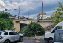 След полицейска гонка и зрелищна катастрофа в Бургас: Шофьорът избяга, а в колата – мигранти! (СНИМКИ) Катастрофа