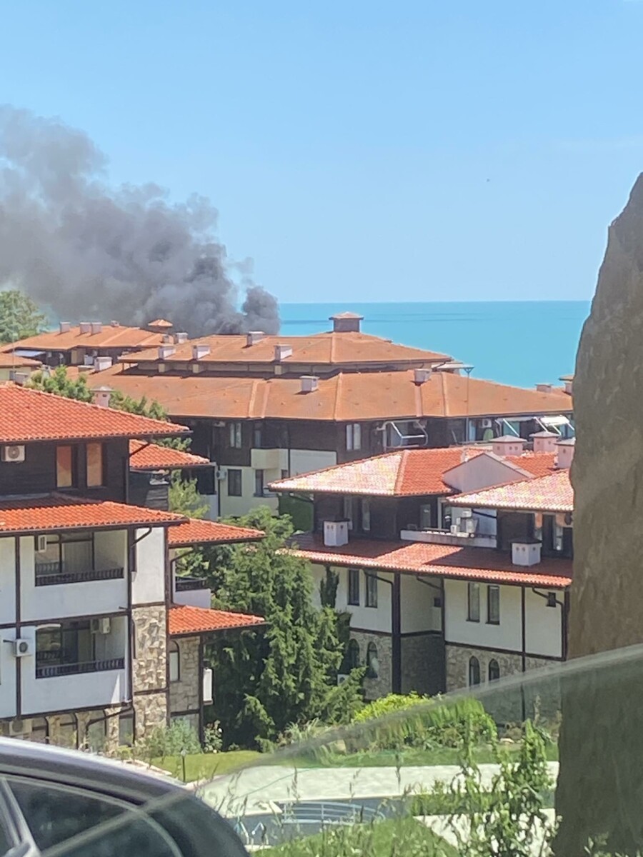 Голям пожар е възникнал в района на Свети Влас като