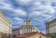 Триъгълникът на властта