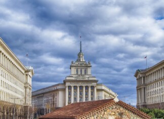 Триъгълникът на властта