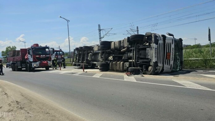 Цистерна се обърна край Пловдив и блокира изхода към АМ „Тракия“ Цистерна се обърна край Пловдив и блокира изхода към АМ „Тракия“