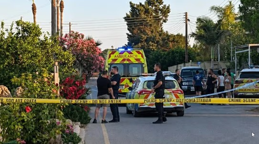 Полицията в Кипър разследва смъртта на две момчета на 8
