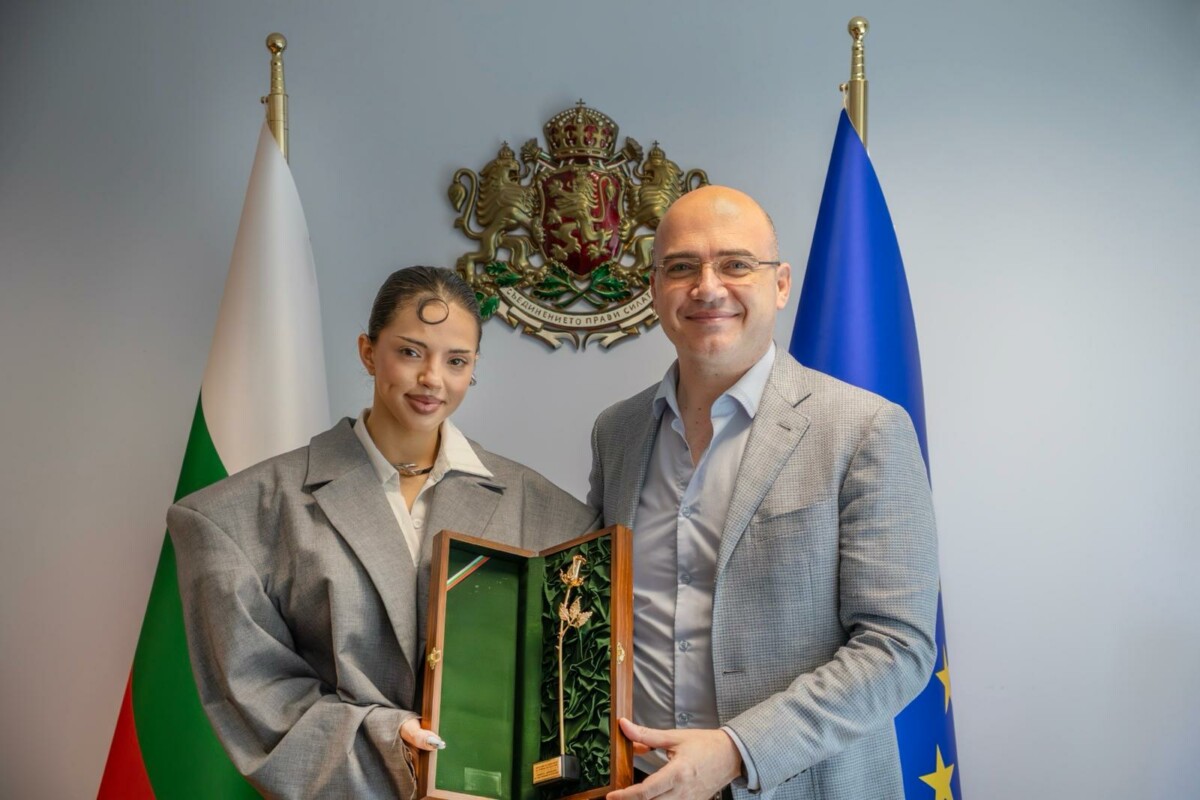 Победителката в музикалния конкурс Евровизия 2026 ДАРА прие поканата на