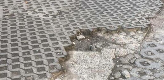 Дупките на общинския паркинг