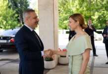 Външният ни министър с обяснение за „голото рамо“ и Киевско-Печорската лавра Велислава Петрова-Чамова
