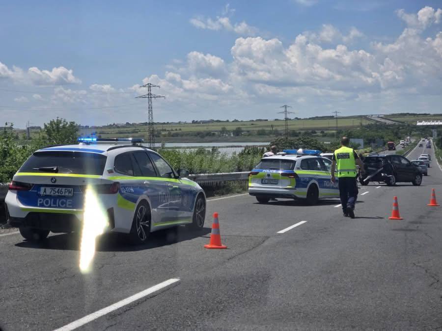 Верижна катастрофа с участието на три автомобила е станала на