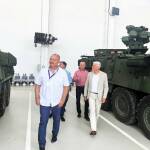 Министърът на отбраната Димитър Стоянов провери напредъка по сглобяването на бойните машини „Страйкър“ в „ТЕРЕМ – Ивайло“ ЕООД Посещението