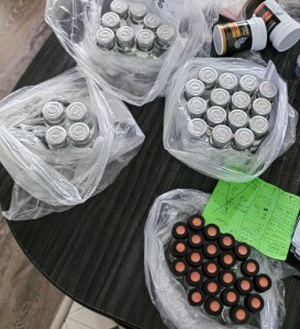 Полицаи пресякоха нелегално производство на хормонални препарати в Пирдоп 3 Препаратите
