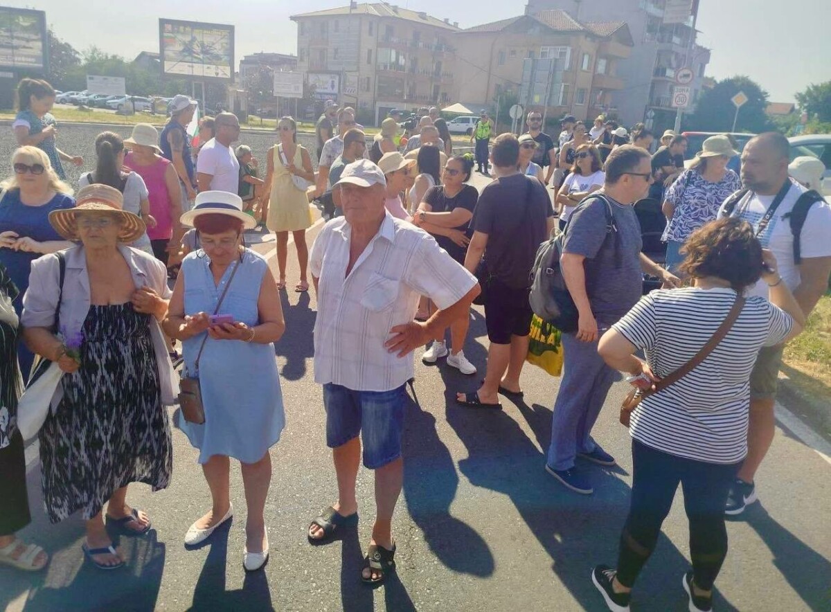 Жители на бургаския квартал Сарафово излязоха на протест за да