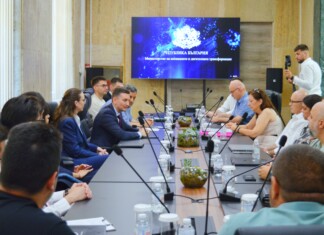 Български стартъпи показаха технологии пред министър Василев