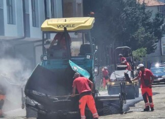 Ремонтът на улицата в Поморие
