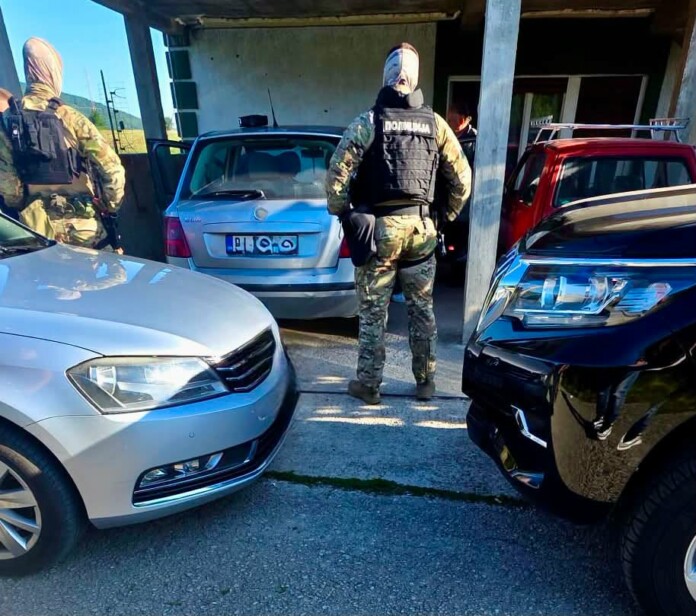Разбиха мрежа за каналджийство: Има полицаи сред арестуваните