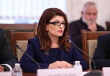 Скандалът с полетите до Дубай: Демерджиев обяви, че Десислава Атанасова е ползвала два паспорта Десислава Атанасова