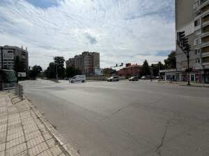 От 13 юли започва изграждането на кръстовище с кръгово движение на площад „Боровец“ в Ямбол 2 Площад "Боровец" в Ямбол