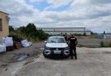 Камион препречи общински път в Северната промишлена зона на Бургас! Фирма не може да изнесе продукцията си! Полицейските служители пред склада